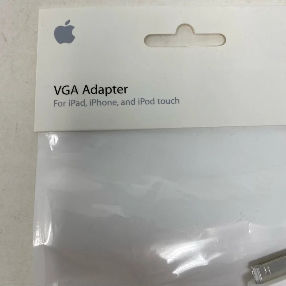 Apple VGA Adapter for iPad, iPhone, and iPod touch